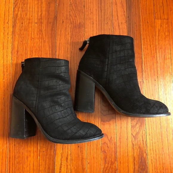 KELSI DAGGER HURON ATLANTIC BLACK ANKLE BOOT - Picture 1 of 8